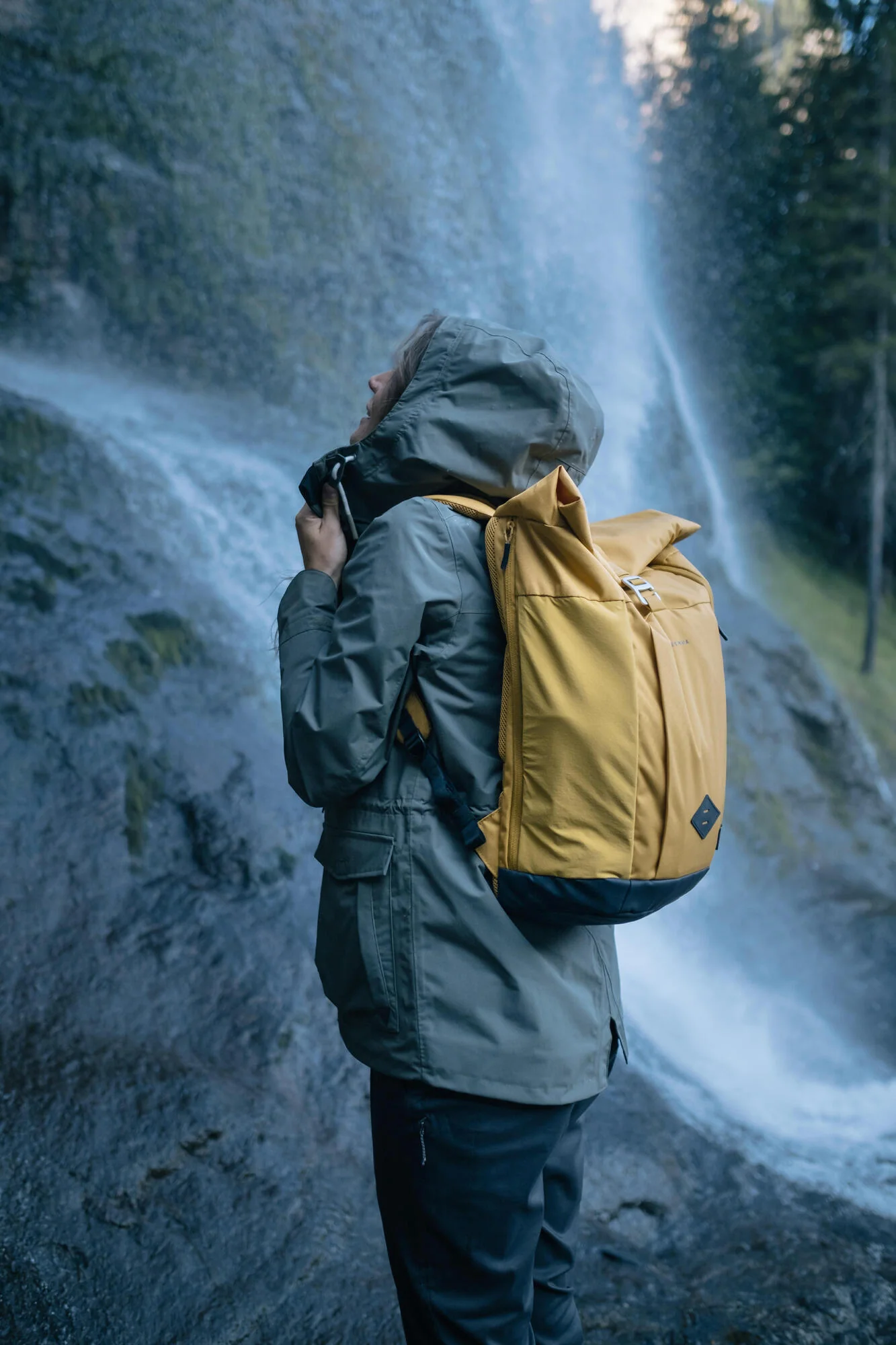Quechua NH500 Escape Rolltop 23 L Backpack - Image 30